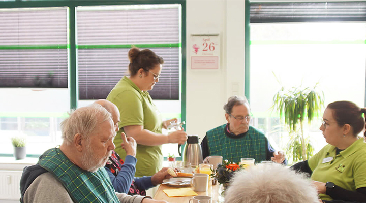 Gemeinsam zum Kaffee & Kuchen in der Tagespflege Lebensfreude in Wesel